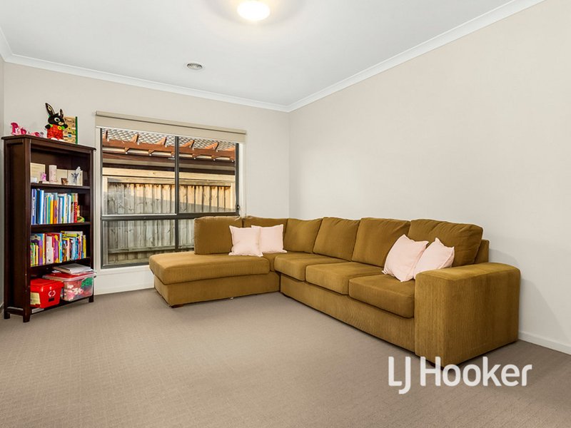 Photo - 6 Manoora Terrace, Point Cook VIC 3030 - Image 6