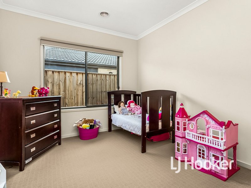 Photo - 6 Manoora Terrace, Point Cook VIC 3030 - Image 8