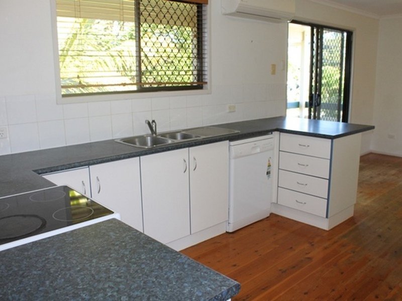 Photo - 6 Marquis Court, Tannum Sands QLD 4680 - Image 3