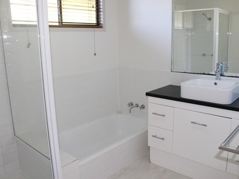 Photo - 6 Marquis Court, Tannum Sands QLD 4680 - Image 5