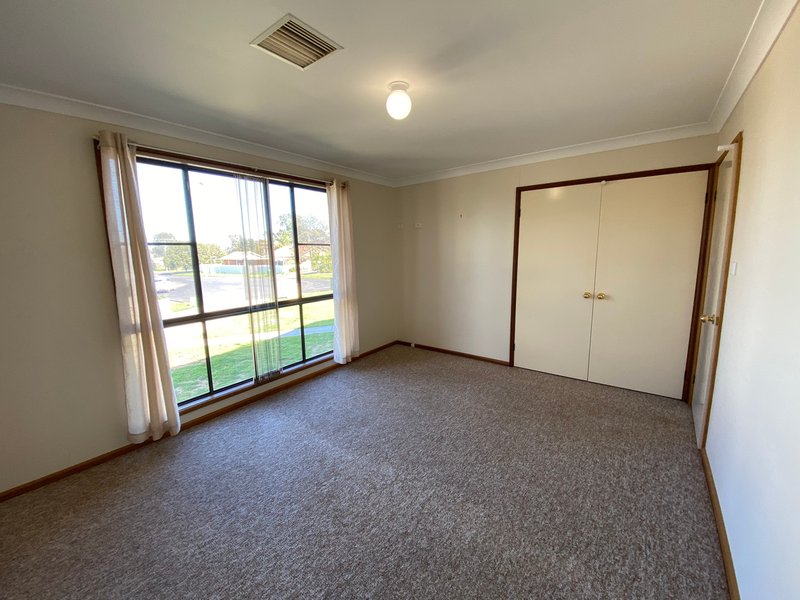 Photo - 6 Marshall Place, Parkes NSW 2870 - Image 6