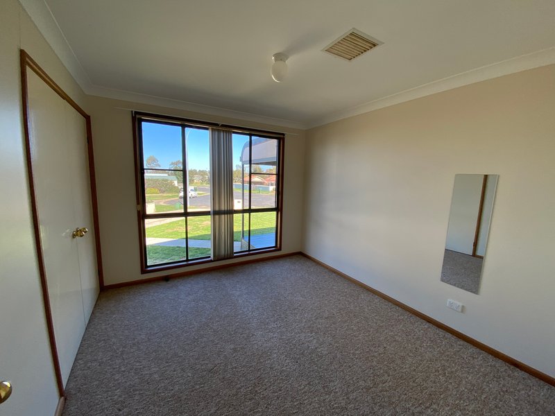 Photo - 6 Marshall Place, Parkes NSW 2870 - Image 7