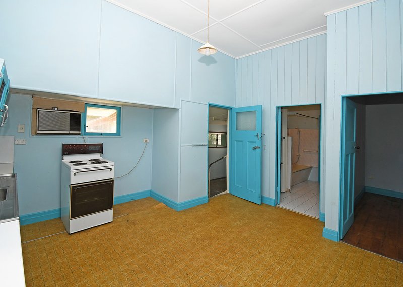 Photo - 6 Maryborough Street, Granville QLD 4650 - Image 4