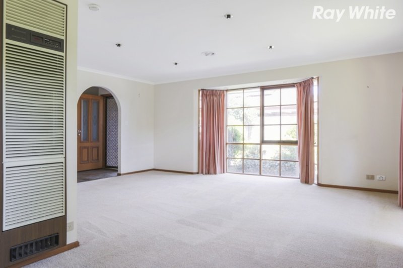 Photo - 6 Mason Way, Berwick VIC 3806 - Image 2