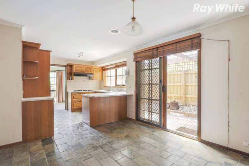 Photo - 6 Mason Way, Berwick VIC 3806 - Image 5