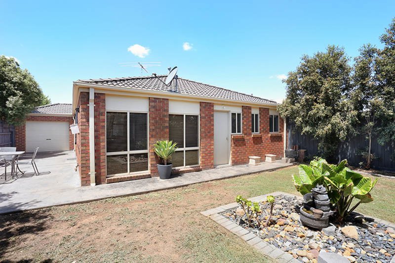 Photo - 6 Masters Circuit, Roxburgh Park VIC 3064 - Image 9