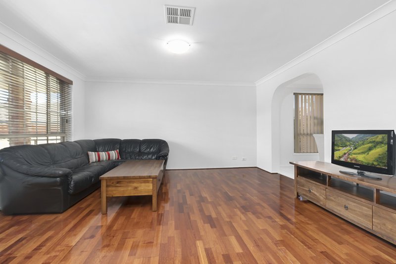 Photo - 6 Mawbanna Close, West Hoxton NSW 2171 - Image 3