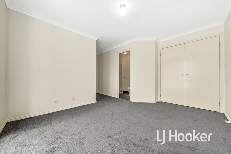 Photo - 6 Mcclenaghan Place, Pakenham VIC 3810 - Image 7