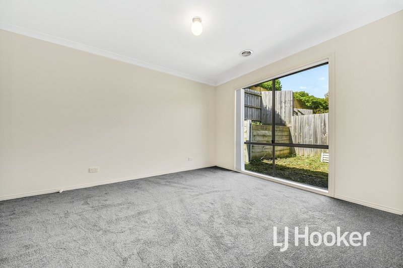 Photo - 6 Mcclenaghan Place, Pakenham VIC 3810 - Image 10