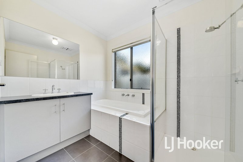 Photo - 6 Mcclenaghan Place, Pakenham VIC 3810 - Image 12