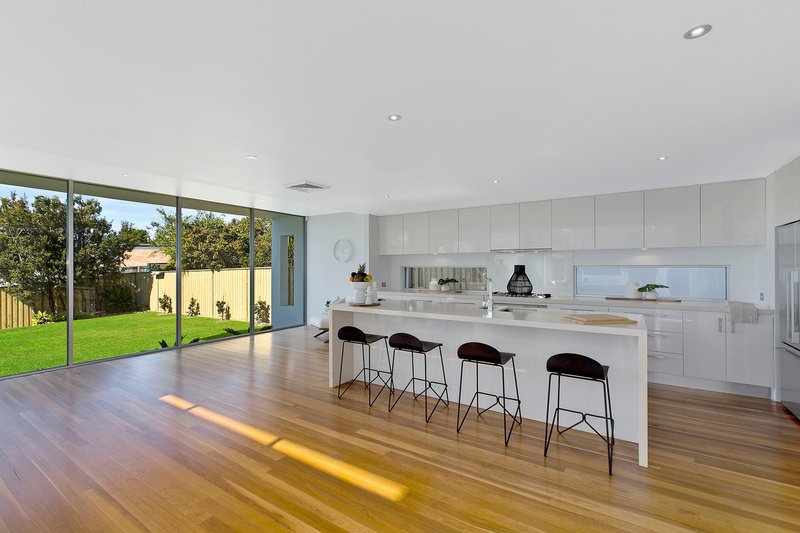 Photo - 6 Mcgee Avenue, Wamberal NSW 2260 - Image 5