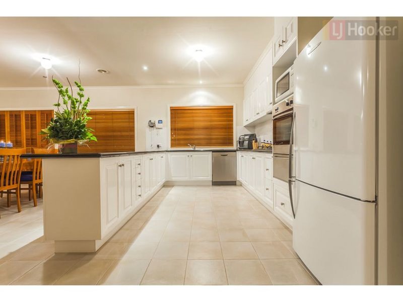 Photo - 6 Mcginness Ave , Roxburgh Park VIC 3064 - Image 6