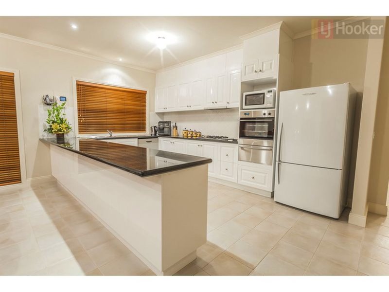 Photo - 6 Mcginness Ave , Roxburgh Park VIC 3064 - Image 7