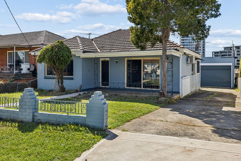 Photo - 6 Mcgowen Crescent, Liverpool NSW 2170 - Image 2