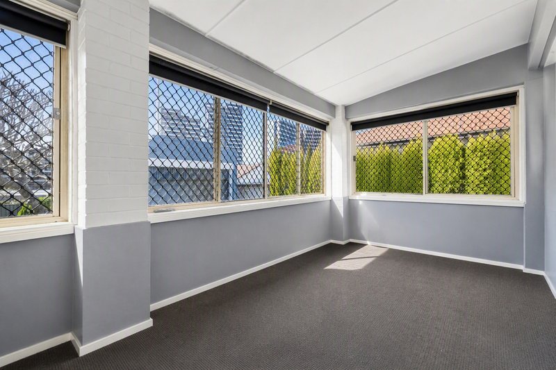 Photo - 6 Mcgowen Crescent, Liverpool NSW 2170 - Image 9