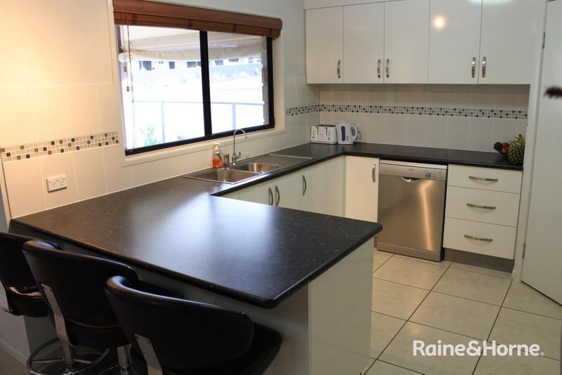 Photo - 6 Mclucas Crescent, Wondai QLD 4606 - Image 2
