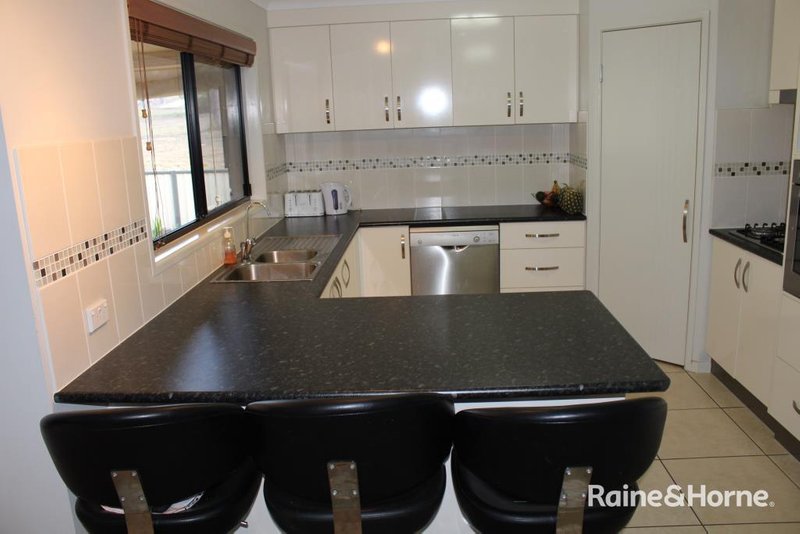 Photo - 6 Mclucas Crescent, Wondai QLD 4606 - Image 3