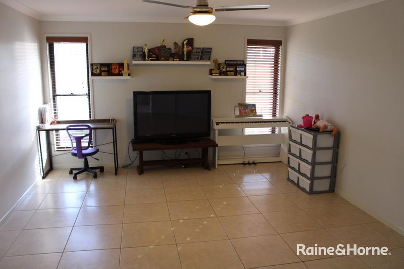 Photo - 6 Mclucas Crescent, Wondai QLD 4606 - Image 4