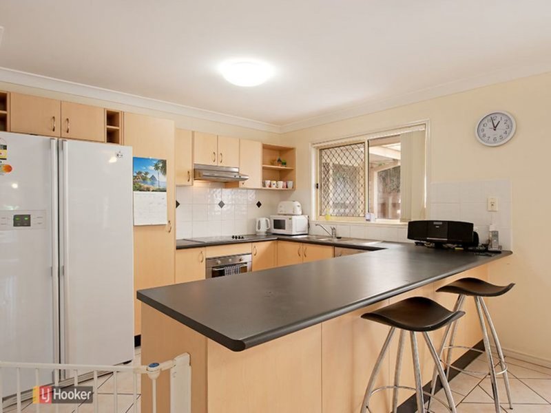 Photo - 6 Mcpherson Court, North Lakes QLD 4509 - Image 5