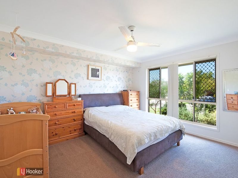 Photo - 6 Mcpherson Court, North Lakes QLD 4509 - Image 9