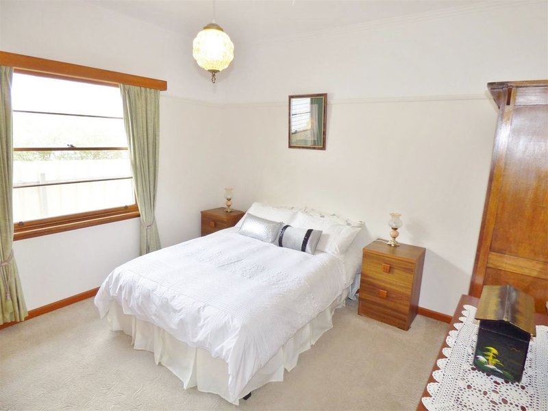 Photo - 6 Mcpherson Street, Horsham VIC 3400 - Image 13