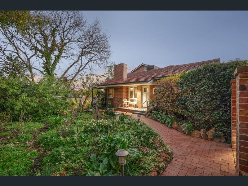 Photo - 6 Mcrae Road, Kalamunda WA 6076 - Image 2