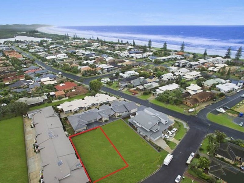 Photo - 6 Megan Crescent, Lennox Head NSW 2478 - Image 3