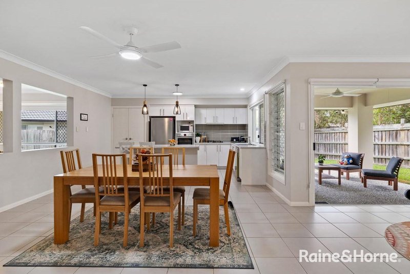 Photo - 6 Mervyn Crescent, Redland Bay QLD 4165 - Image 5