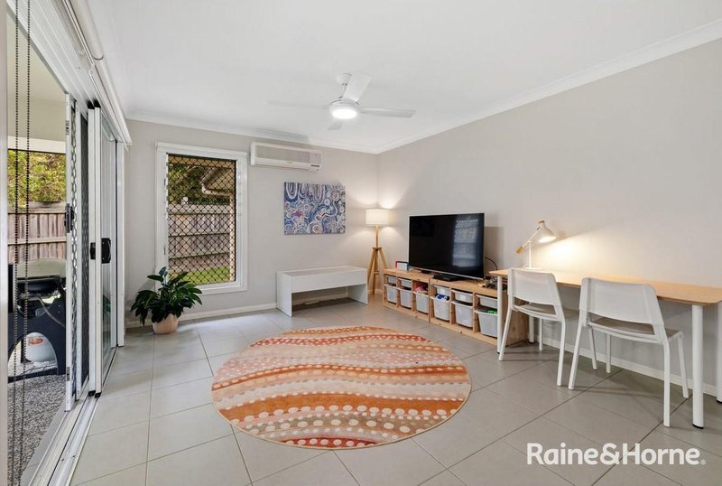 Photo - 6 Mervyn Crescent, Redland Bay QLD 4165 - Image 9