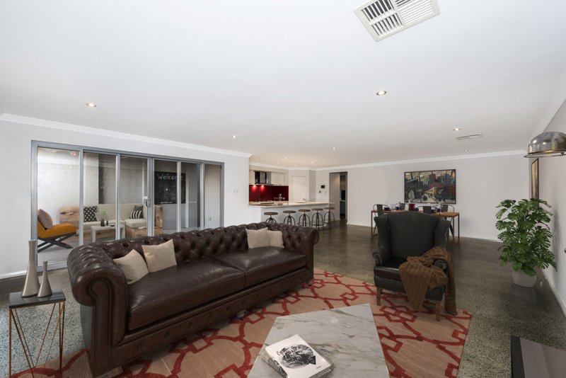 Photo - 6 Mewstone Crescent, North Coogee WA 6163 - Image 8