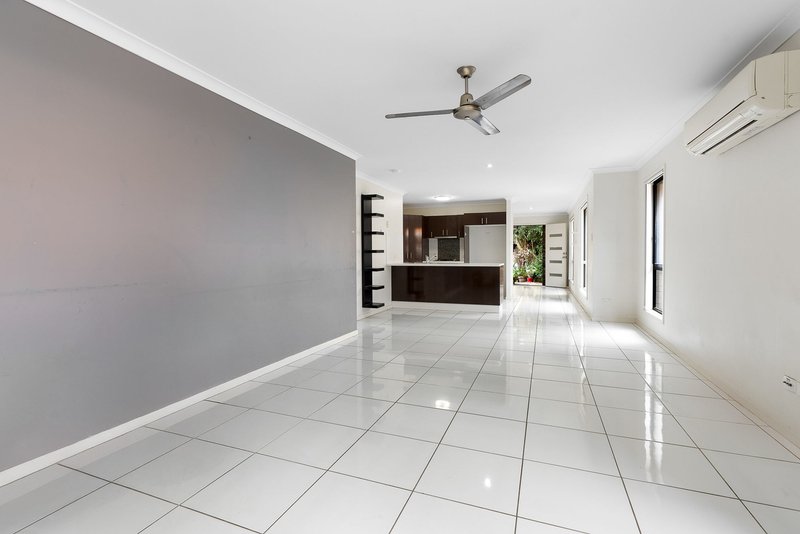 Photo - 6 Miers Crescent, Murrumba Downs QLD 4503 - Image 9