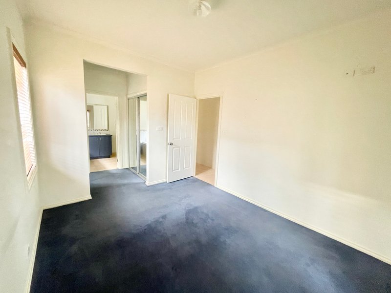 Photo - 6 Millstream Way, Caroline Springs VIC 3023 - Image 6