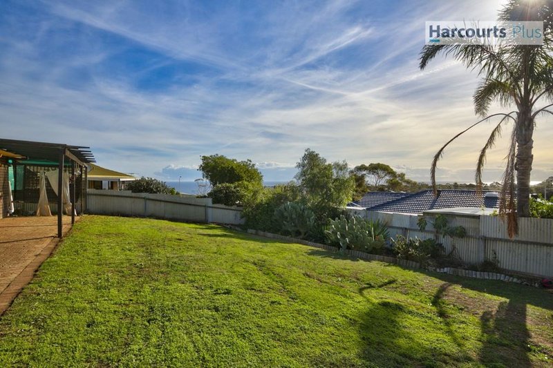 Photo - 6 Minnipa Drive, Hallett Cove SA 5158 - Image 4