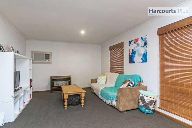 Photo - 6 Minnipa Drive, Hallett Cove SA 5158 - Image 6