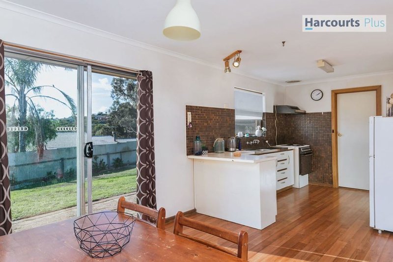 Photo - 6 Minnipa Drive, Hallett Cove SA 5158 - Image 7