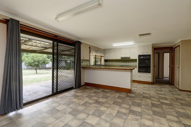 Photo - 6 Mitchell Street, Cobram VIC 3644 - Image 3