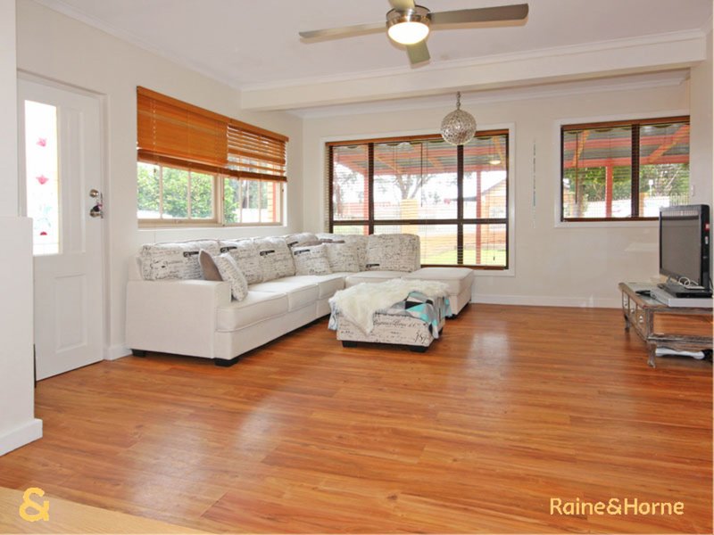 Photo - 6 Moffatt Street, Reynella SA 5161 - Image 2