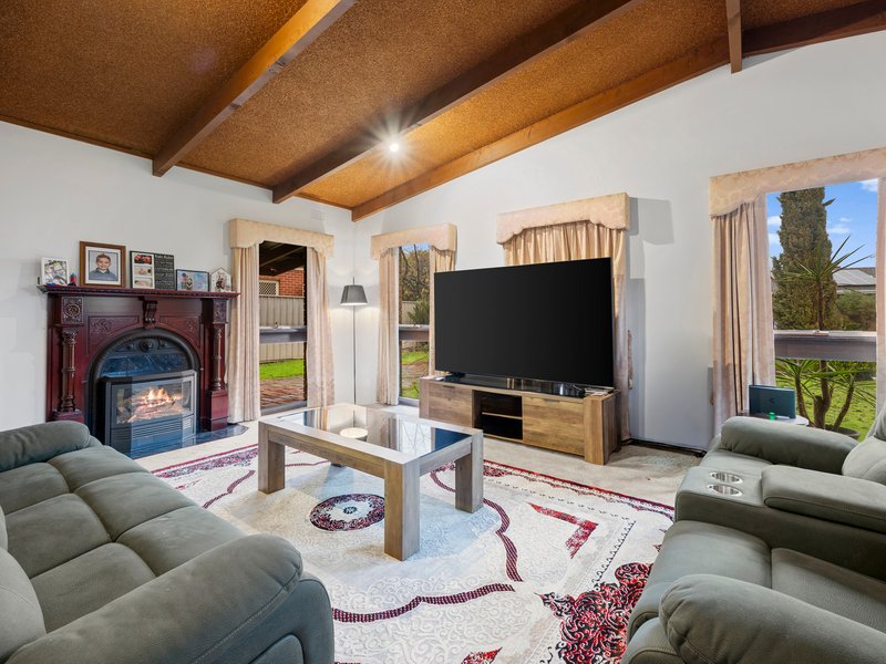 Photo - 6 Monds Avenue, Benalla VIC 3672 - Image 4