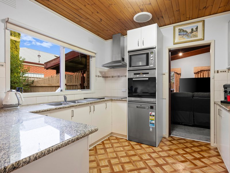 Photo - 6 Monds Avenue, Benalla VIC 3672 - Image 5