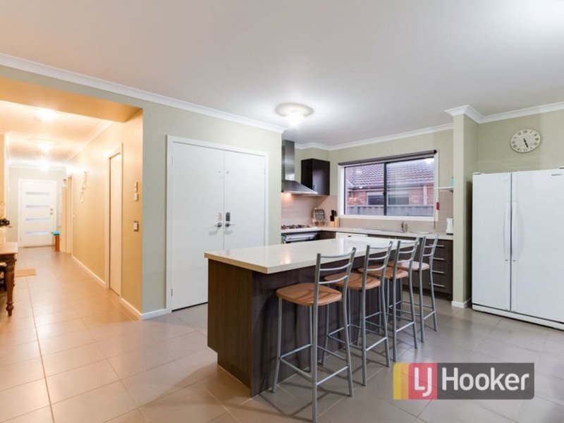 Photo - 6 Monmouth Road, Cranbourne East VIC 3977 - Image 3