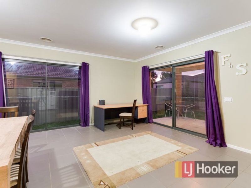 Photo - 6 Monmouth Road, Cranbourne East VIC 3977 - Image 5