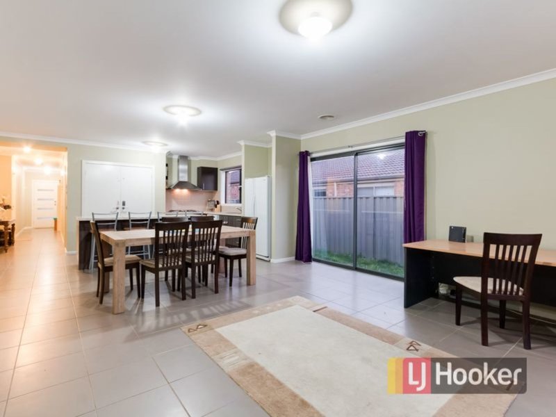 Photo - 6 Monmouth Road, Cranbourne East VIC 3977 - Image 6