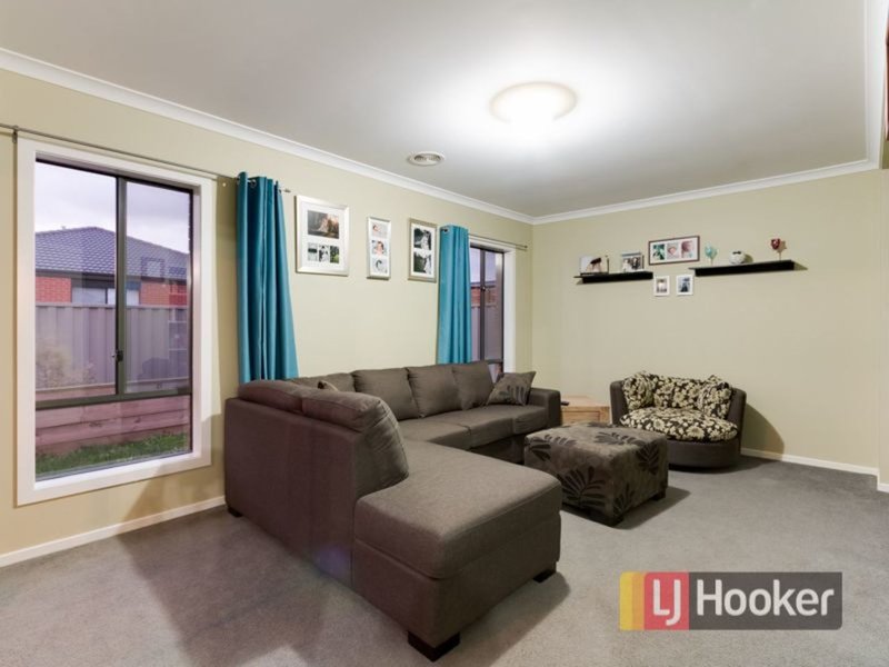 Photo - 6 Monmouth Road, Cranbourne East VIC 3977 - Image 7