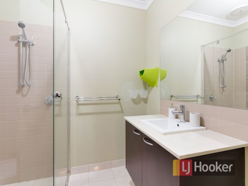 Photo - 6 Monmouth Road, Cranbourne East VIC 3977 - Image 9