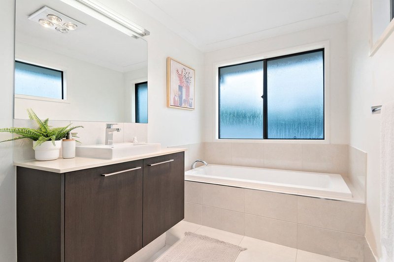 Photo - 6 Monsato Close, Upper Kedron QLD 4055 - Image 6
