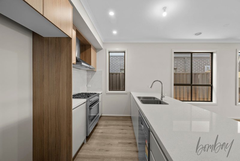 Photo - 6 Moscato Street, Wollert VIC 3750 - Image 4