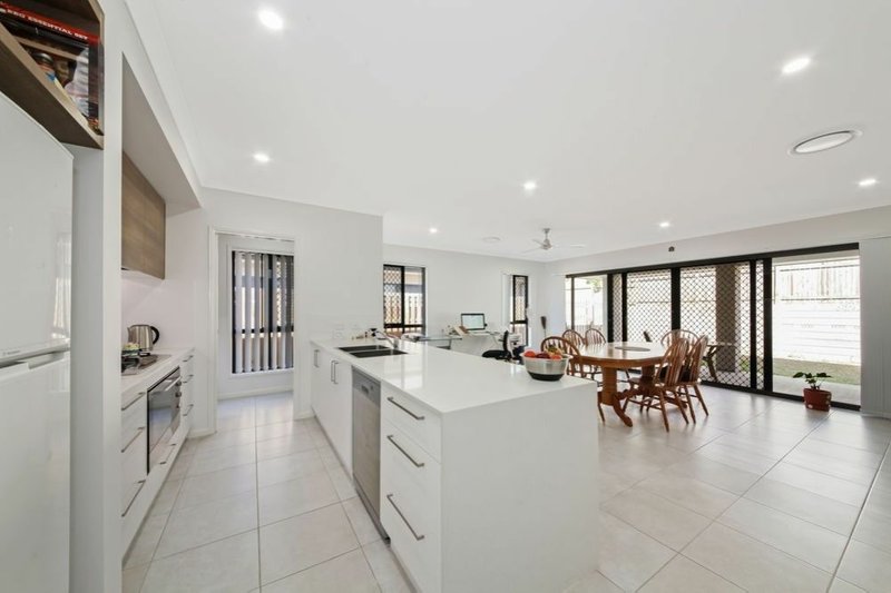 Photo - 6 Mount Greville Way, Park Ridge QLD 4125 - Image 2