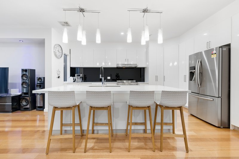 Photo - 6 Moyhu Terrace, Rowville VIC 3178 - Image 4