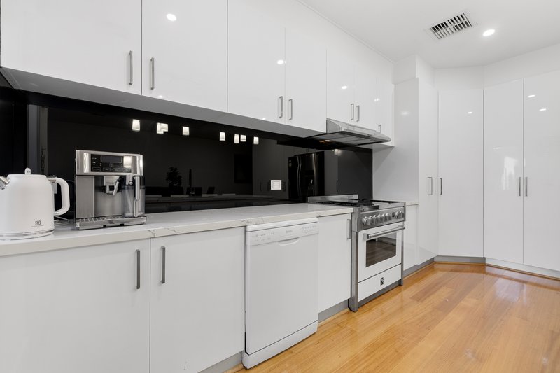 Photo - 6 Moyhu Terrace, Rowville VIC 3178 - Image 7