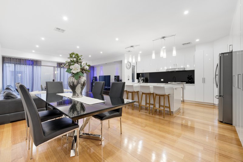 Photo - 6 Moyhu Terrace, Rowville VIC 3178 - Image 9